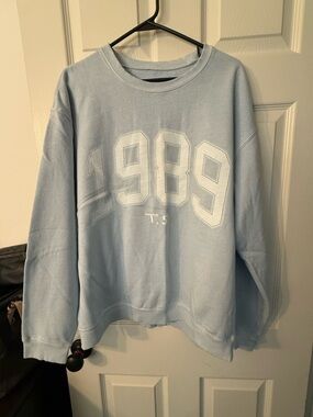 Taylor Swift Light Blue '1989' Pullover Sweatshirt